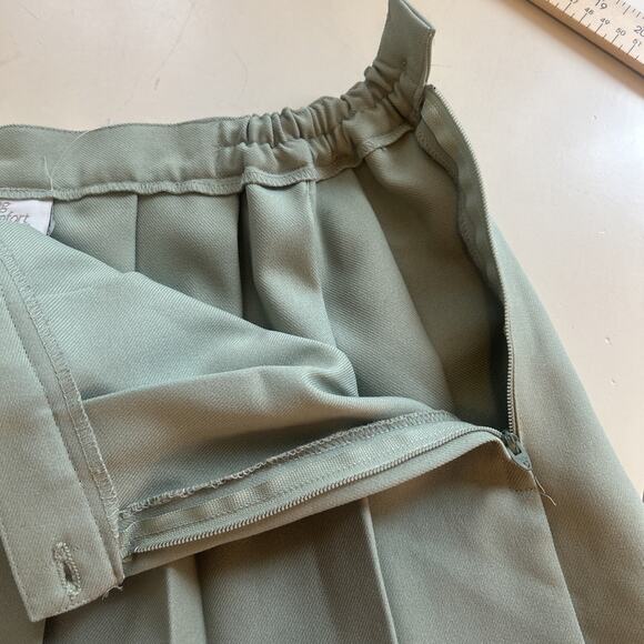Vintage Lasting Comfort Pleated Skirt - Sage Green - Small - Picture 9 of 14